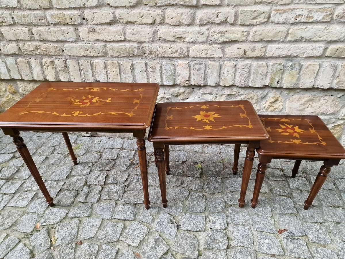 Vintažiniai mid century raudonmedžio staliukai - nuotraukos Nr. 8