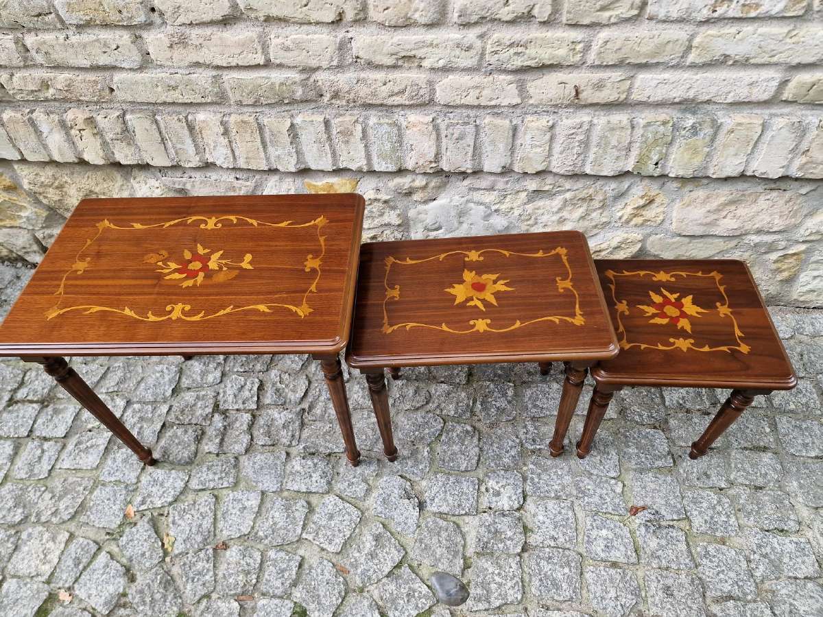 Vintažiniai mid century raudonmedžio staliukai - nuotraukos Nr. 10