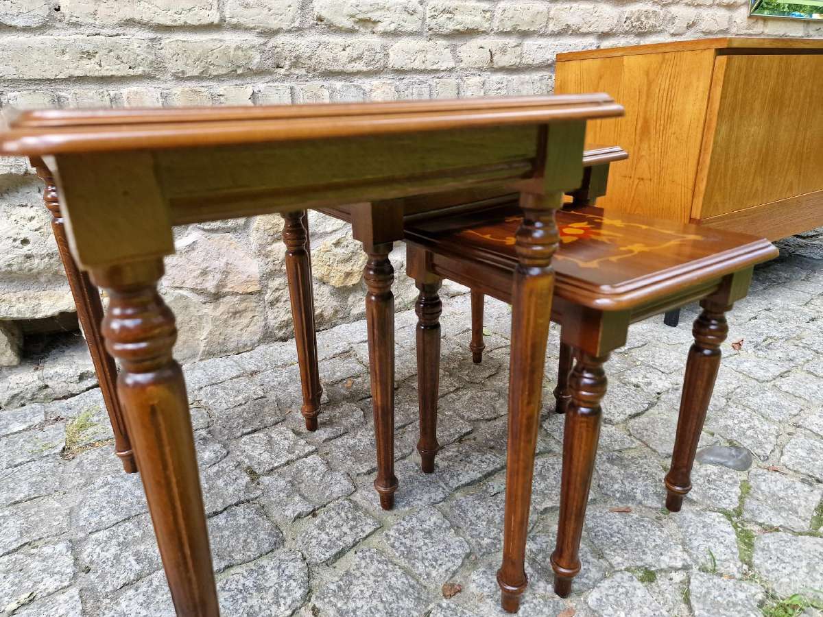 Vintažiniai mid century raudonmedžio staliukai - nuotraukos Nr. 19