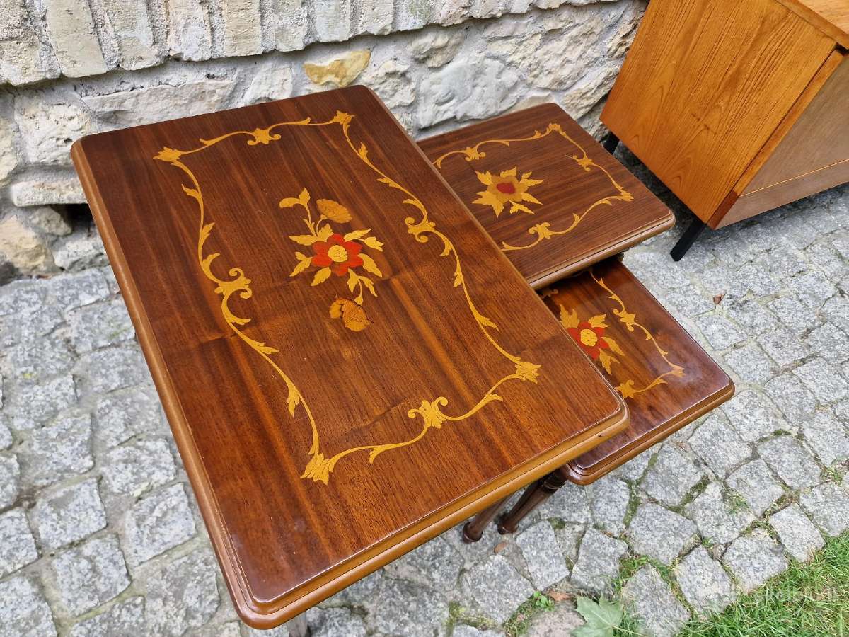 Vintažiniai mid century raudonmedžio staliukai - nuotraukos Nr. 18