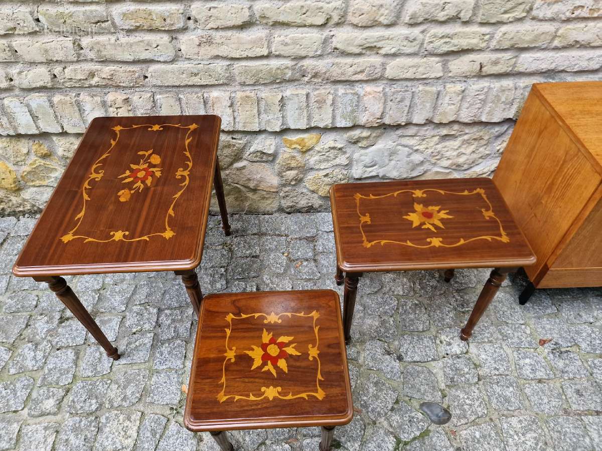 Vintažiniai mid century raudonmedžio staliukai - nuotraukos Nr. 23