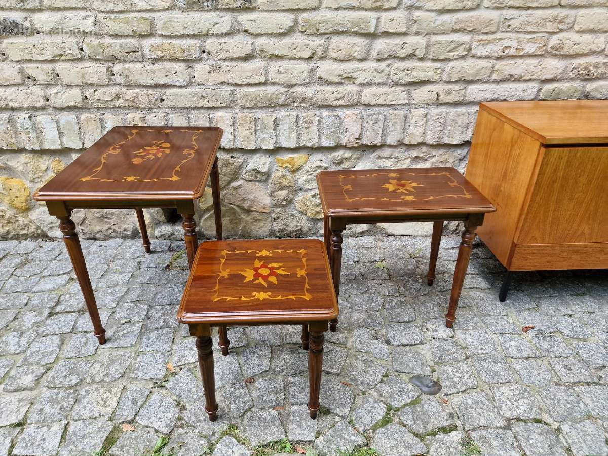 Vintažiniai mid century raudonmedžio staliukai - nuotraukos Nr. 26