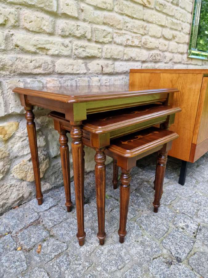 Vintažiniai mid century raudonmedžio staliukai - nuotraukos Nr. 27