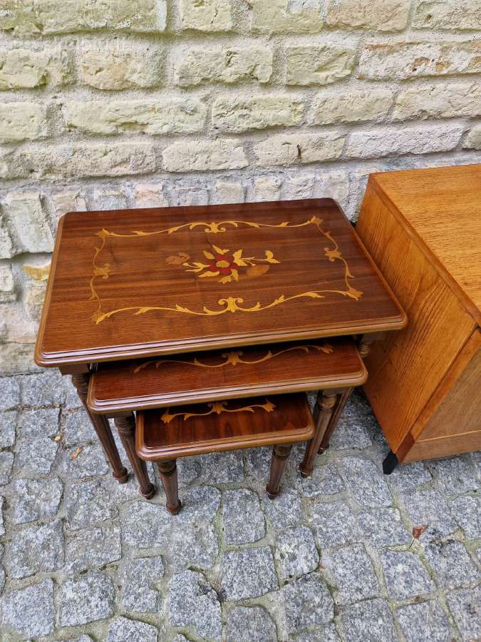 Vintažiniai mid century raudonmedžio staliukai - nuotraukos Nr. 28