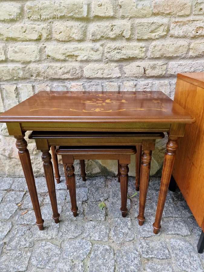 Vintažiniai mid century raudonmedžio staliukai - nuotraukos Nr. 29