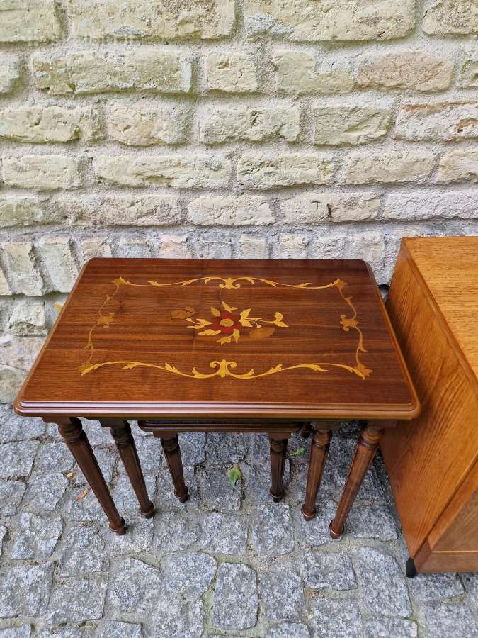 Vintažiniai mid century raudonmedžio staliukai - nuotraukos Nr. 30