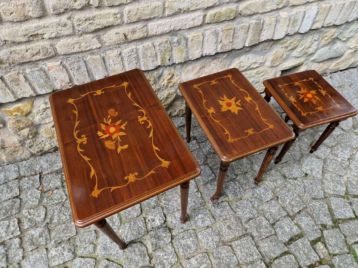Vintažiniai mid century raudonmedžio staliukai - nuotraukos Nr. 33