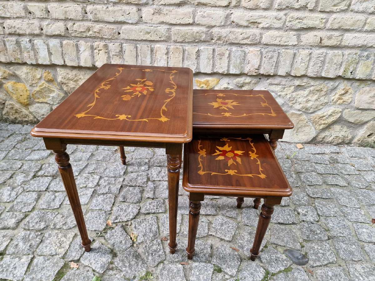 Vintažiniai mid century raudonmedžio staliukai - nuotraukos Nr. 35