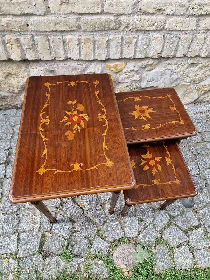 Vintažiniai mid century raudonmedžio staliukai - nuotraukos Nr. 36