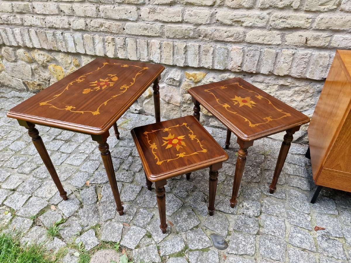 Vintažiniai mid century raudonmedžio staliukai - nuotraukos Nr. 38