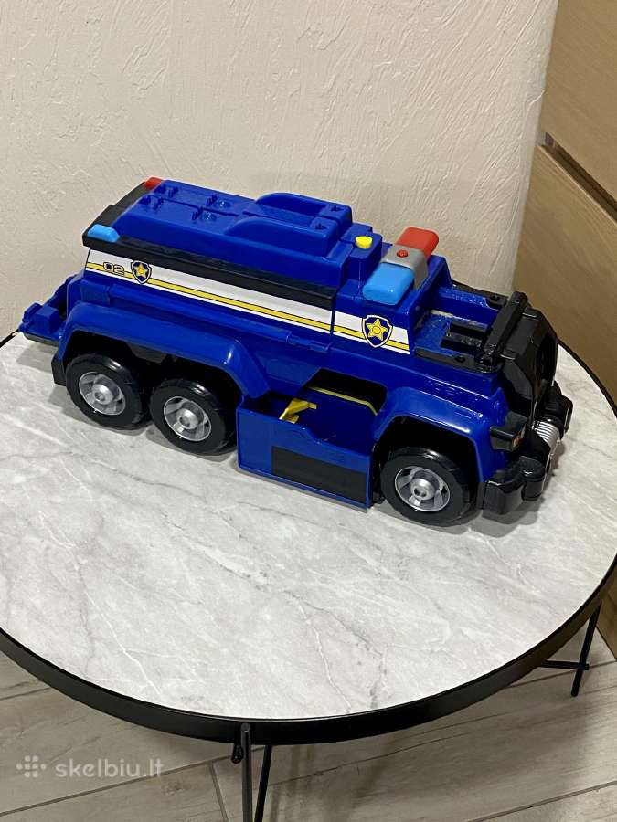 Šuniukų patrulių policijos mašina