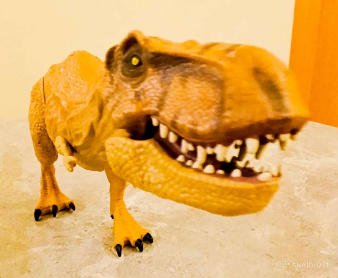 "Jurassic World" Chomping Tyrannosaurus Rex".