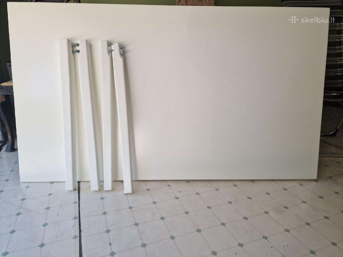 Stalas baltas kokybiškas tvirtas. Išardytas. Yra 3