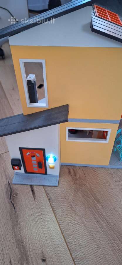 Playmobil namas ,automobilis ir valtis - nuotraukos Nr. 4