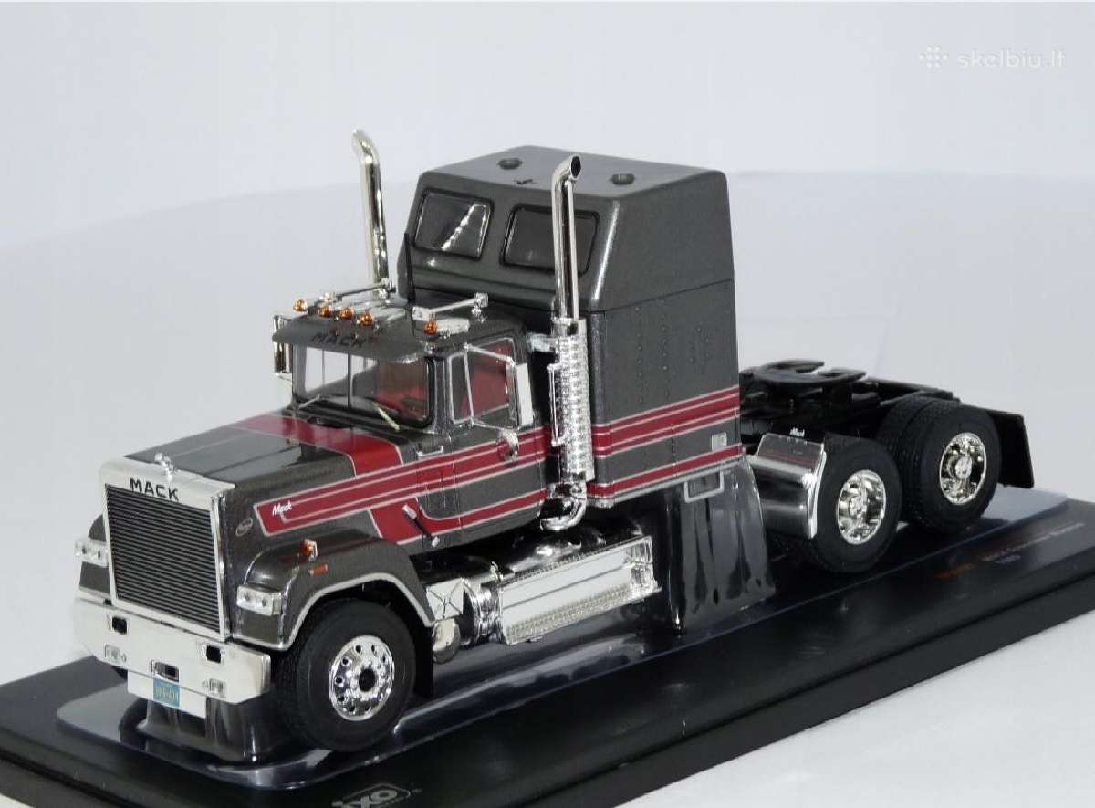 Mack Superliner Magnum