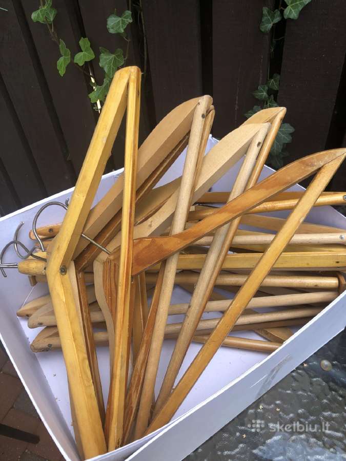 Medinės pakabos