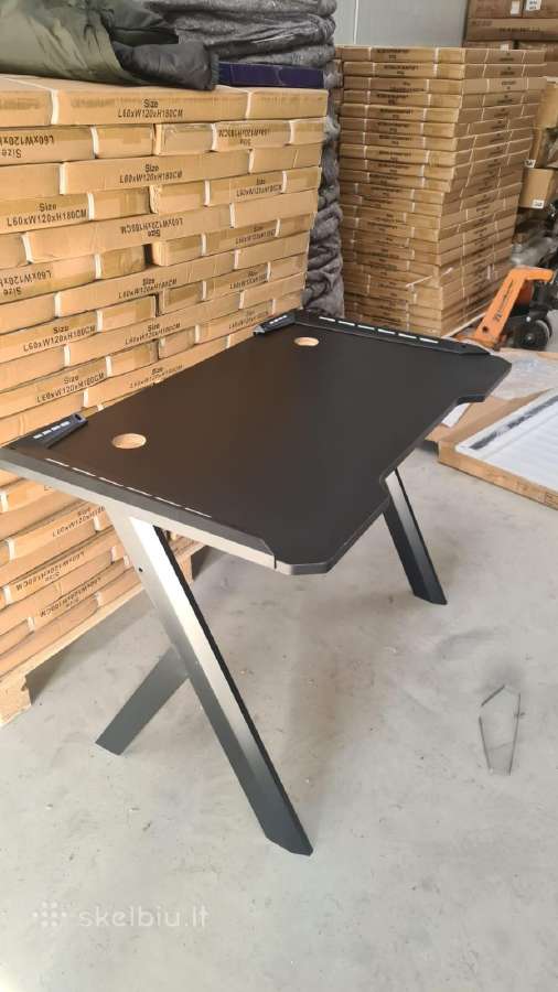 Kompiuterinis stalas su LED Gaming