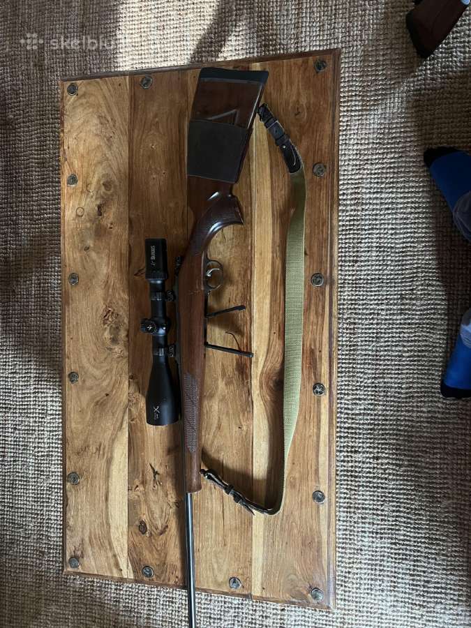 Cz 550 graižtvinis šautuvas su optika Burris fourx