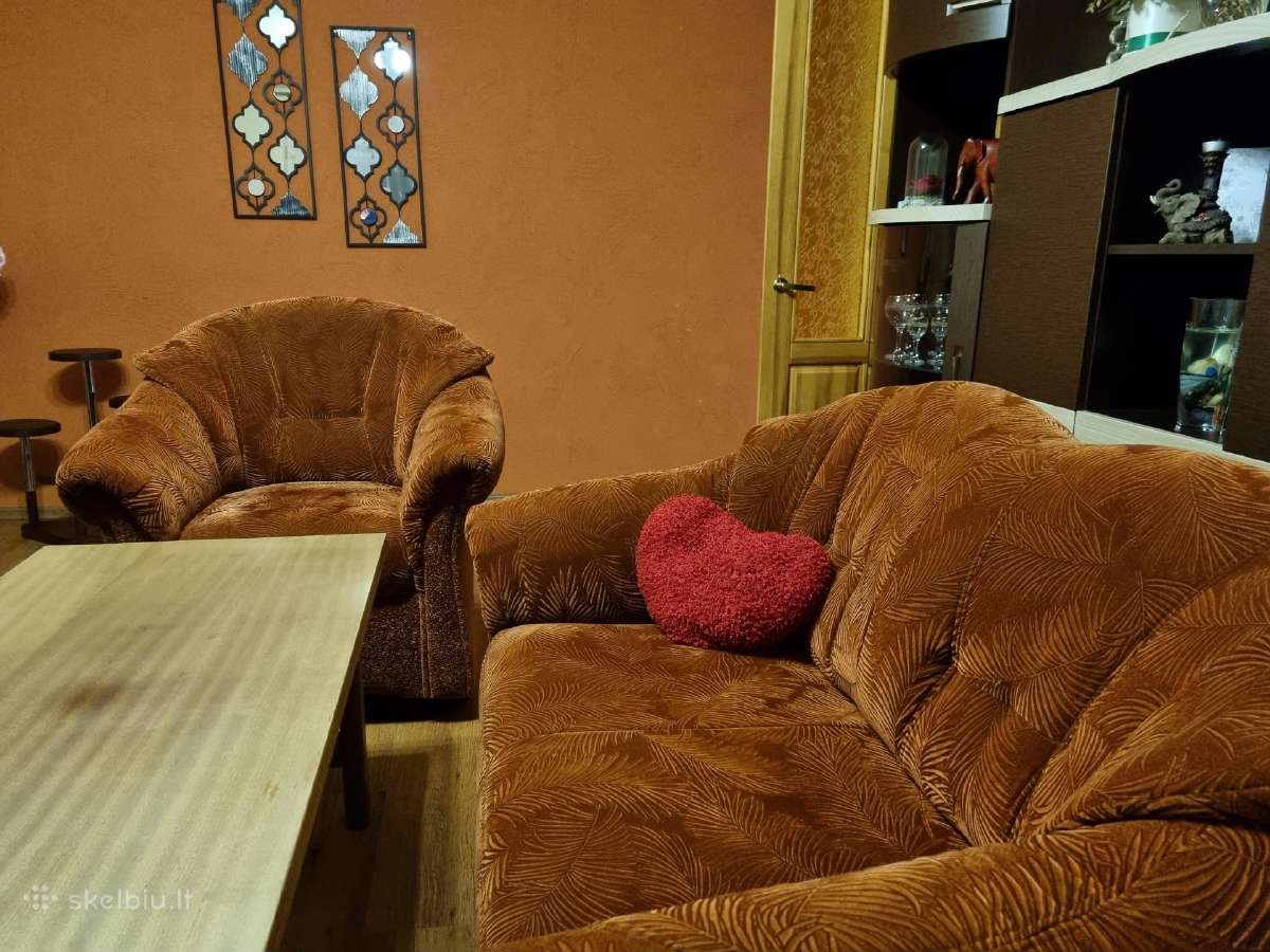 Baldai: minksti foteliai ir pakeliamas stalas - nuotraukos Nr. 6