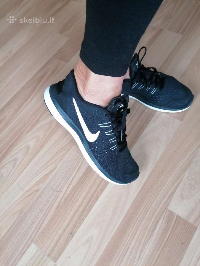 Vos 1 kart dėvėti Nike Flex run kedai