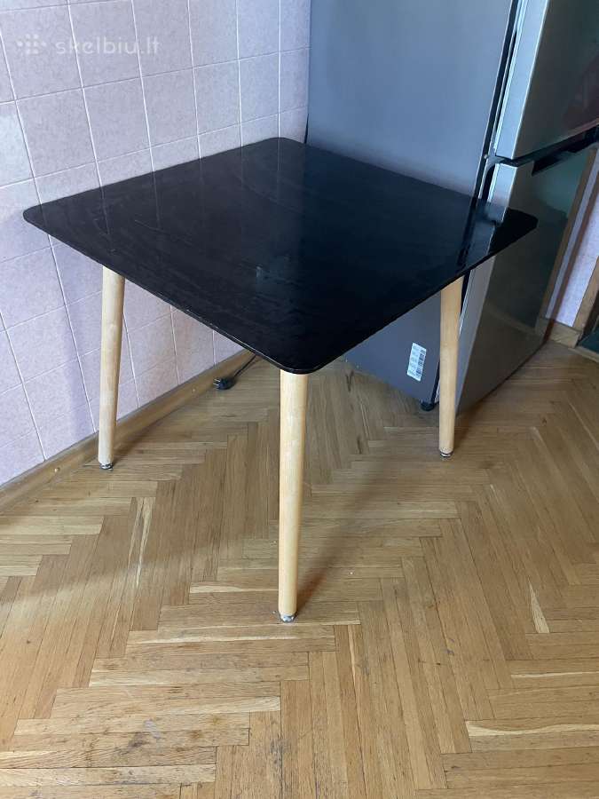 4 kedes + stalas 80x80 - nuotraukos Nr. 3