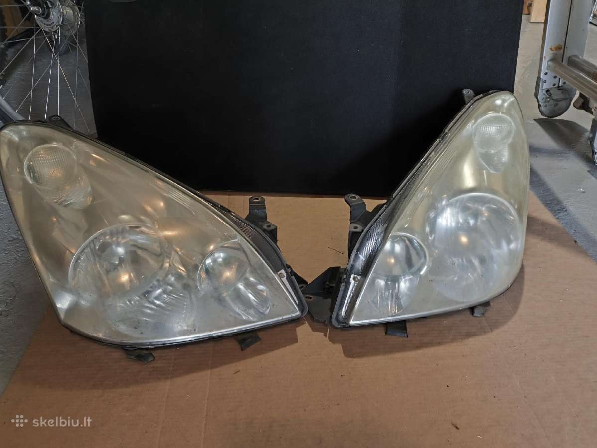 Toyota Corolla Verso priekiniai žibintai