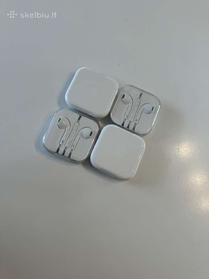 Apple Earpods with 3.5mm Headphone Plug