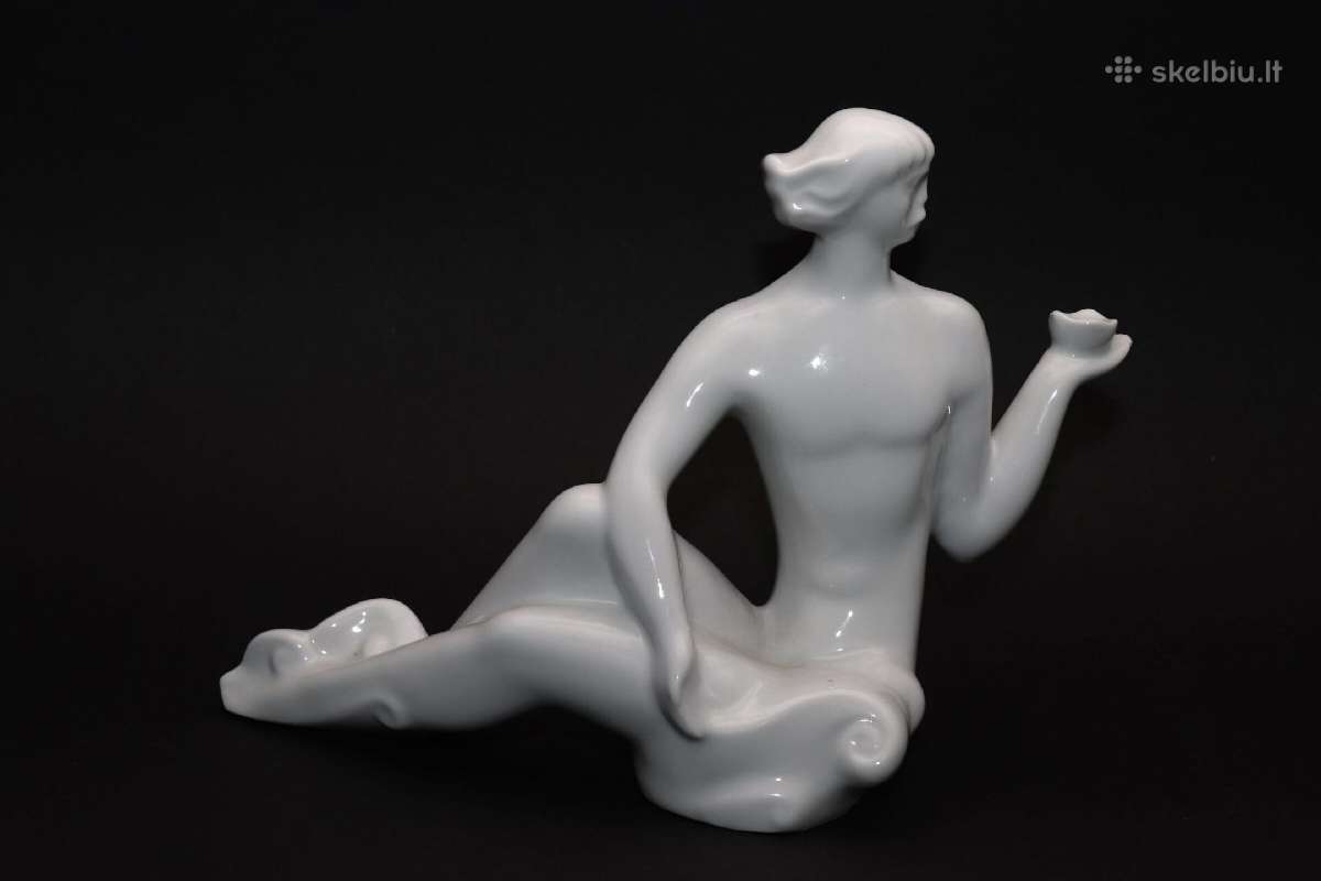 Statulėlė porcelianas CcCCCP aukštis 17 cm.
