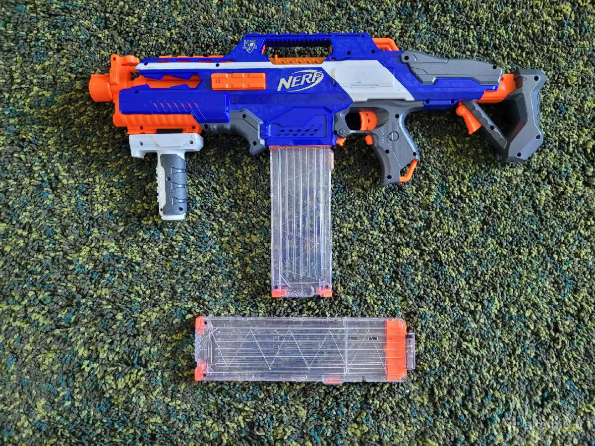 Nerf šautuvai, dėtuvės ir šoviniai