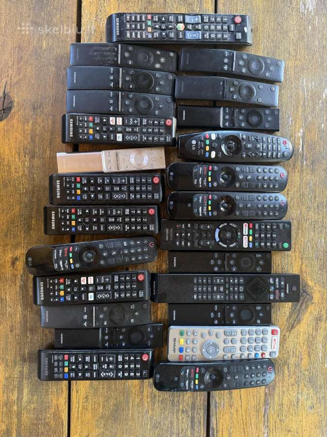 Parduodami originalūs TV pulteliai