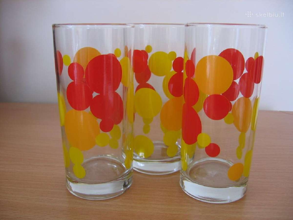 Trys stiklinės