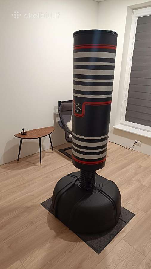 Parduodama praktiškai nauja bokso kriaušė.