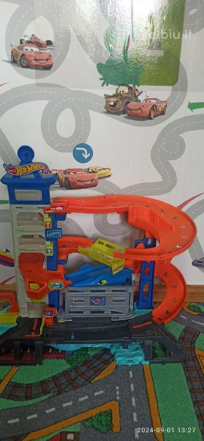 Automobilių trasa Hot Wheels Ryklys
