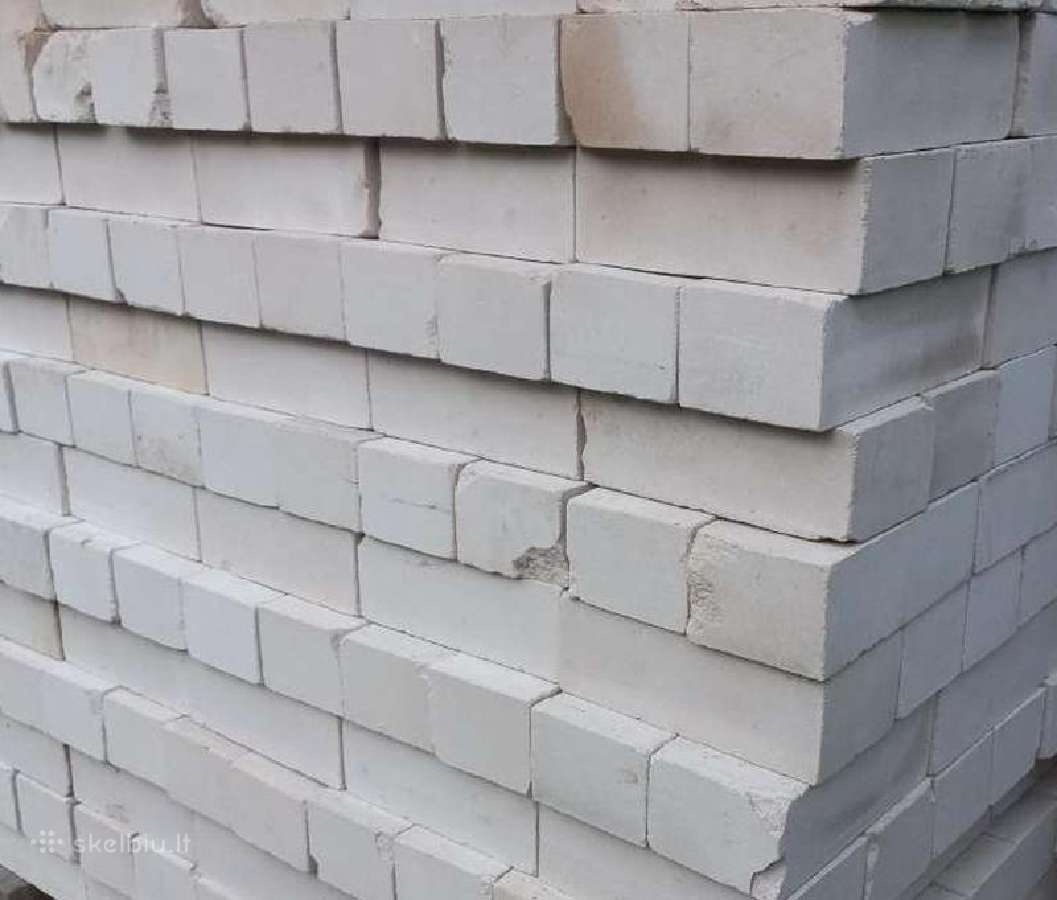 Baltos silikatinės ir raudonos keraminės plytos