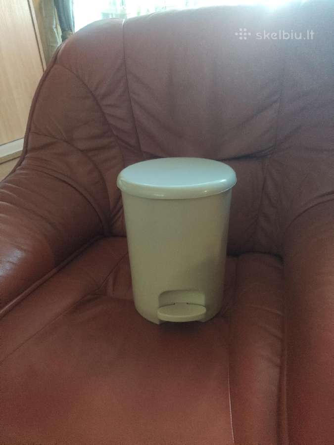 Nedidelė šiukšlių dėžė su išimama talpa 5 ltr.