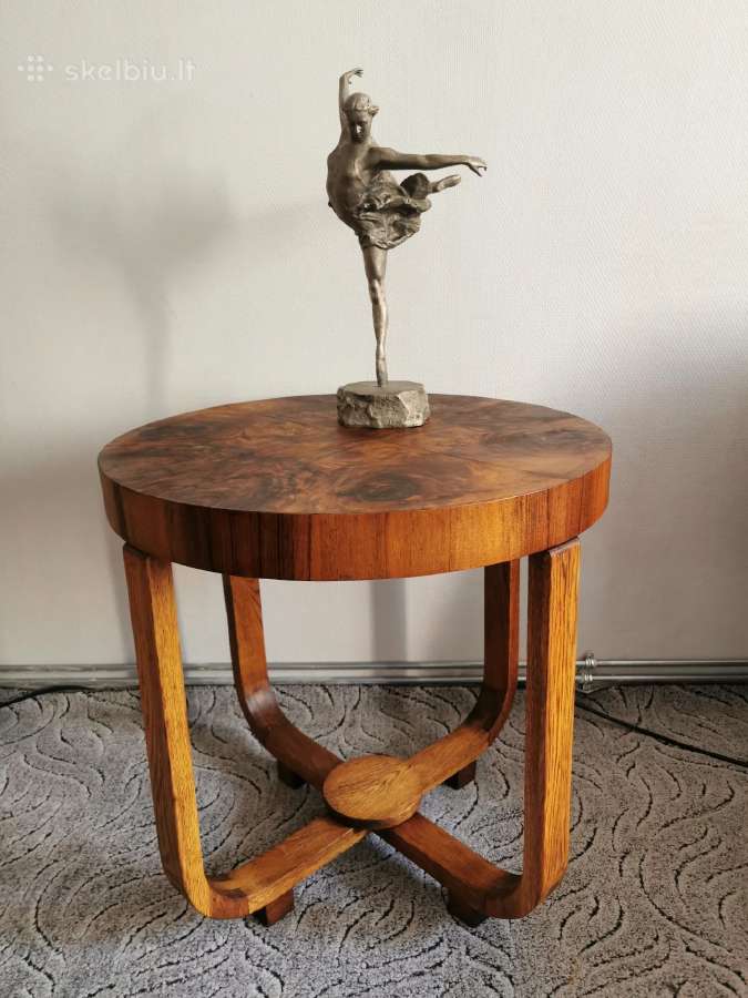 Artdeco staliukas