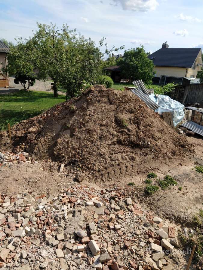 Dovanoju keletą krūvų žemių