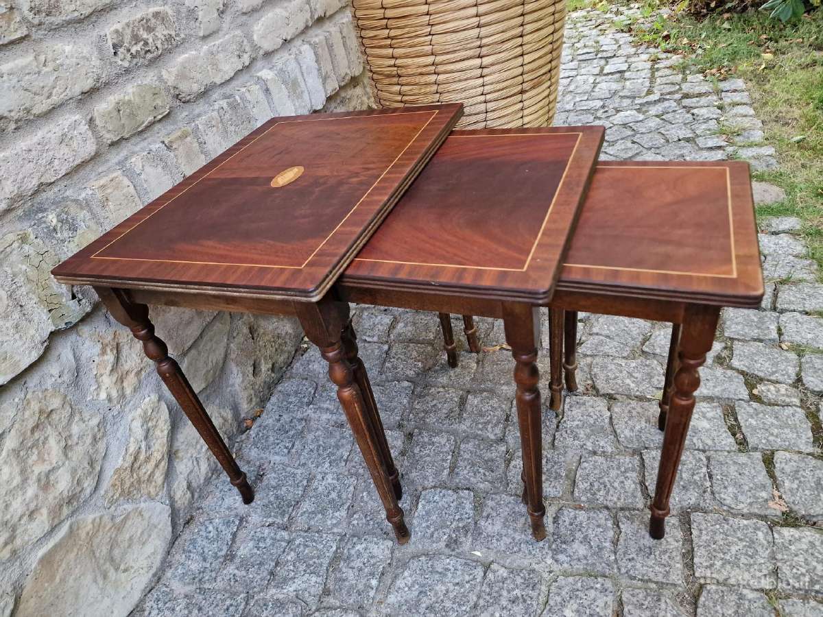 Vintažiniai mid century raudonmedžio staliukai - nuotraukos Nr. 3