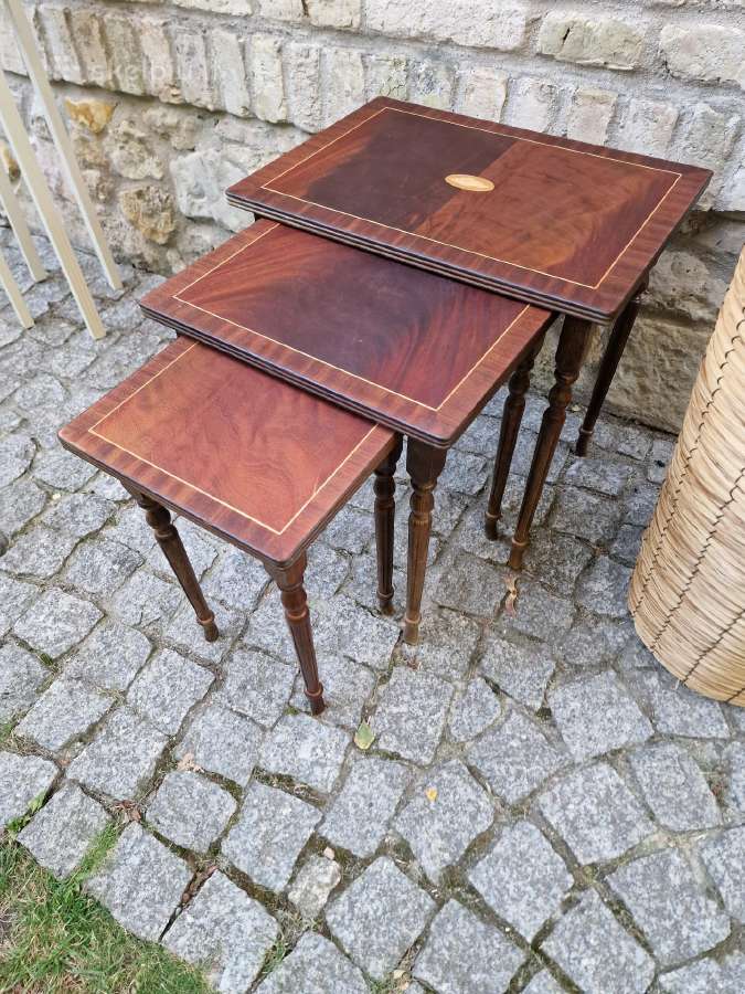 Vintažiniai mid century raudonmedžio staliukai - nuotraukos Nr. 6