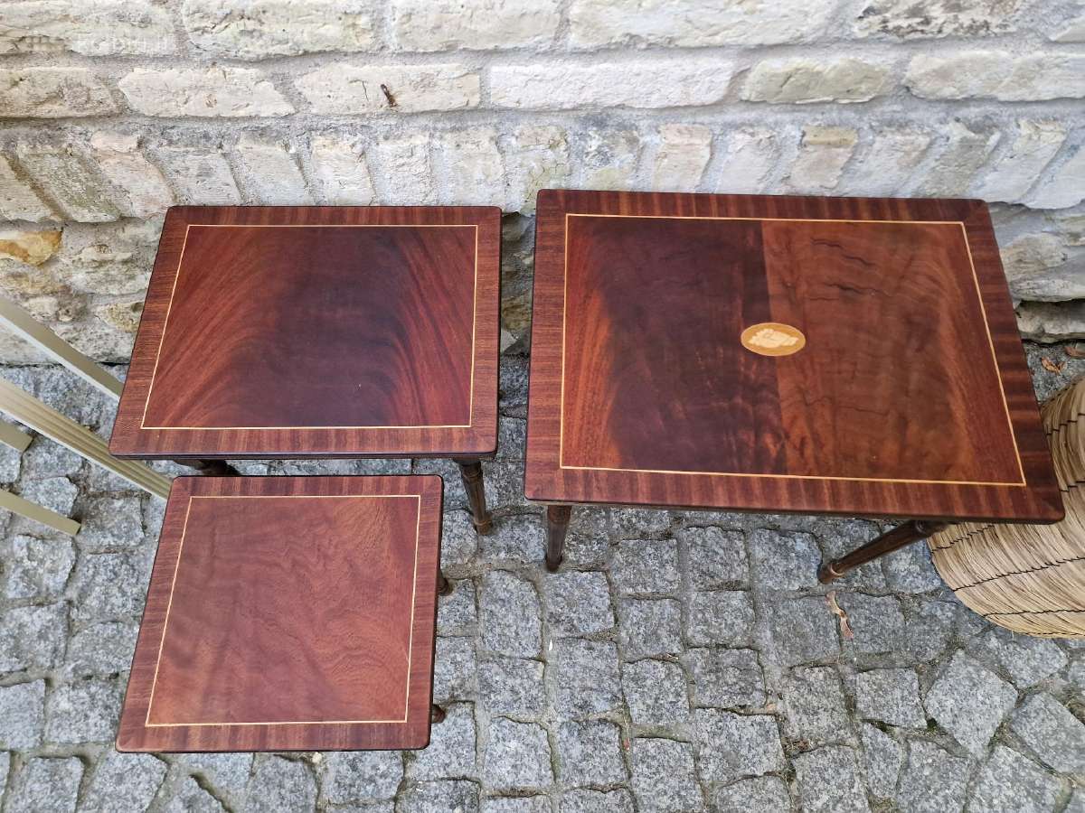 Vintažiniai mid century raudonmedžio staliukai - nuotraukos Nr. 11