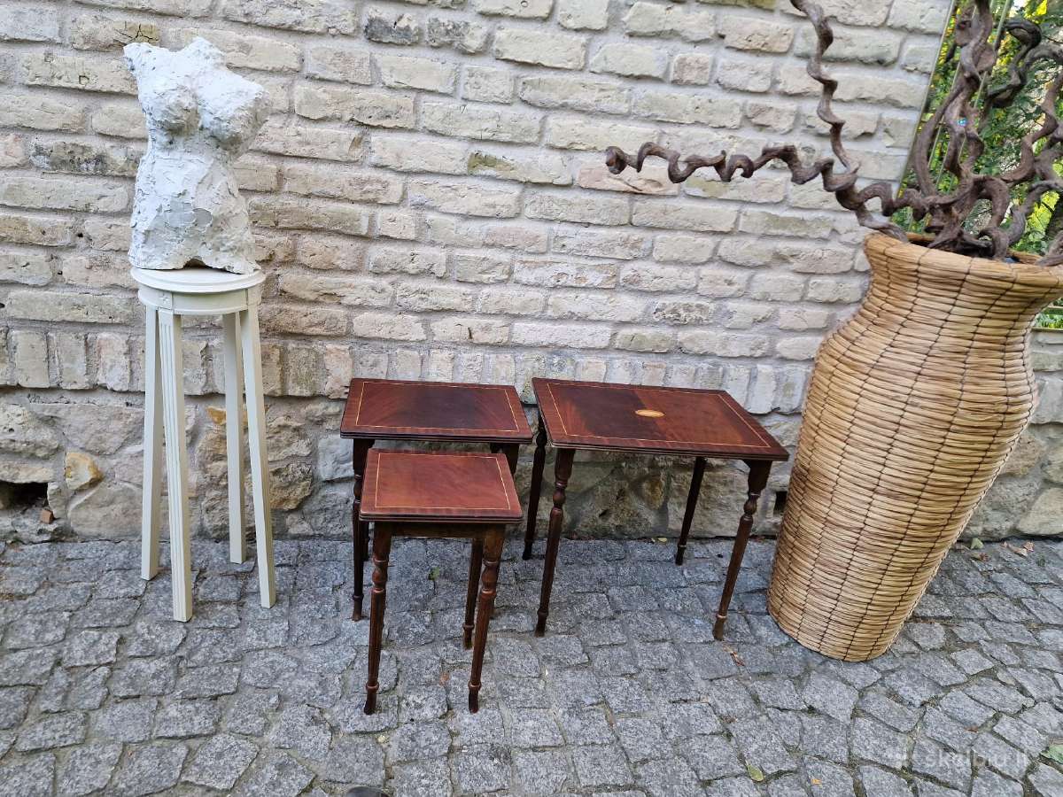 Vintažiniai mid century raudonmedžio staliukai - nuotraukos Nr. 13