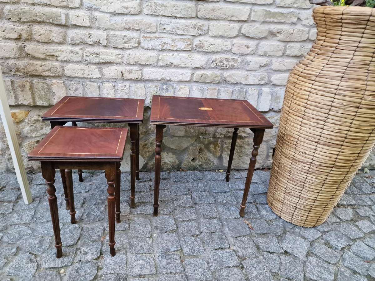 Vintažiniai mid century raudonmedžio staliukai - nuotraukos Nr. 14