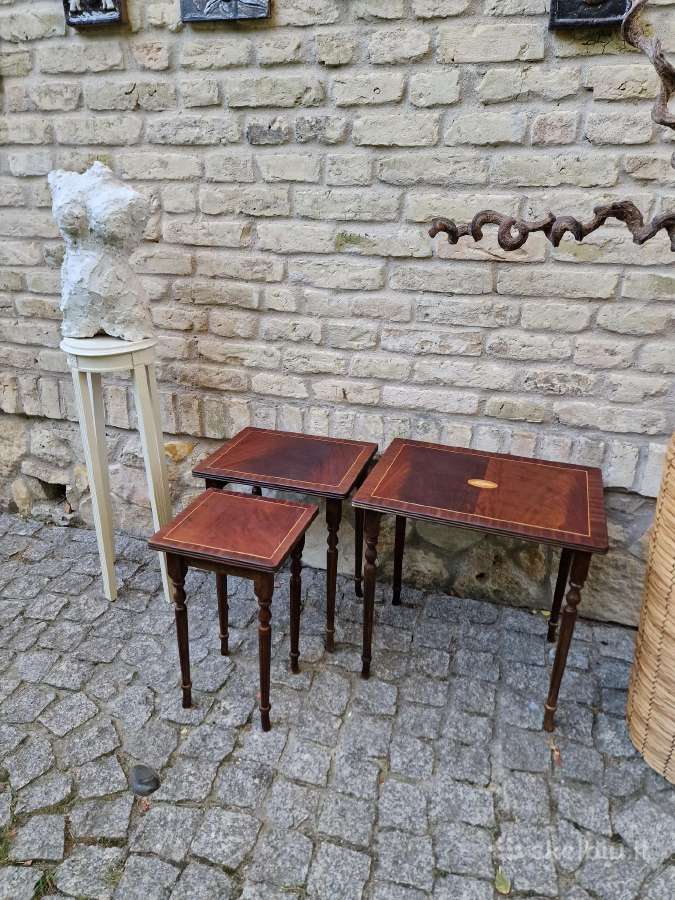 Vintažiniai mid century raudonmedžio staliukai - nuotraukos Nr. 17