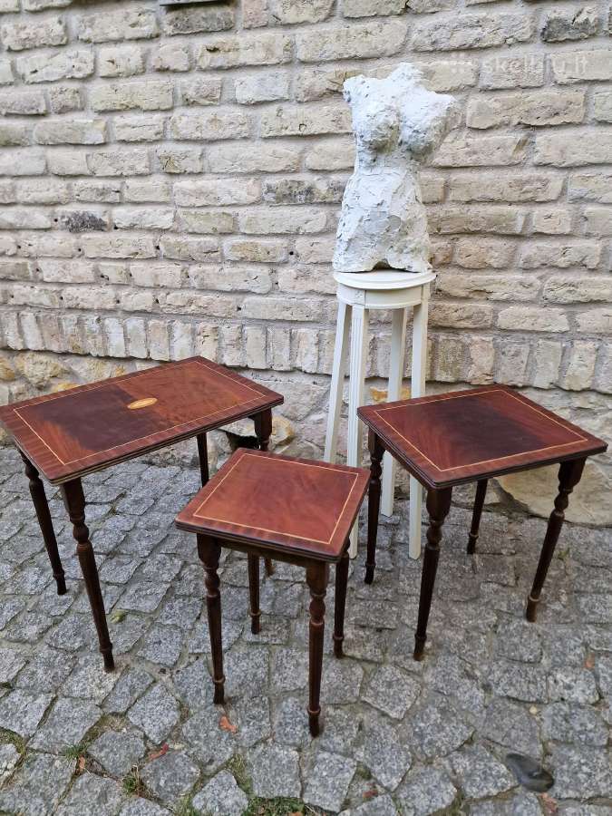 Vintažiniai mid century raudonmedžio staliukai - nuotraukos Nr. 21