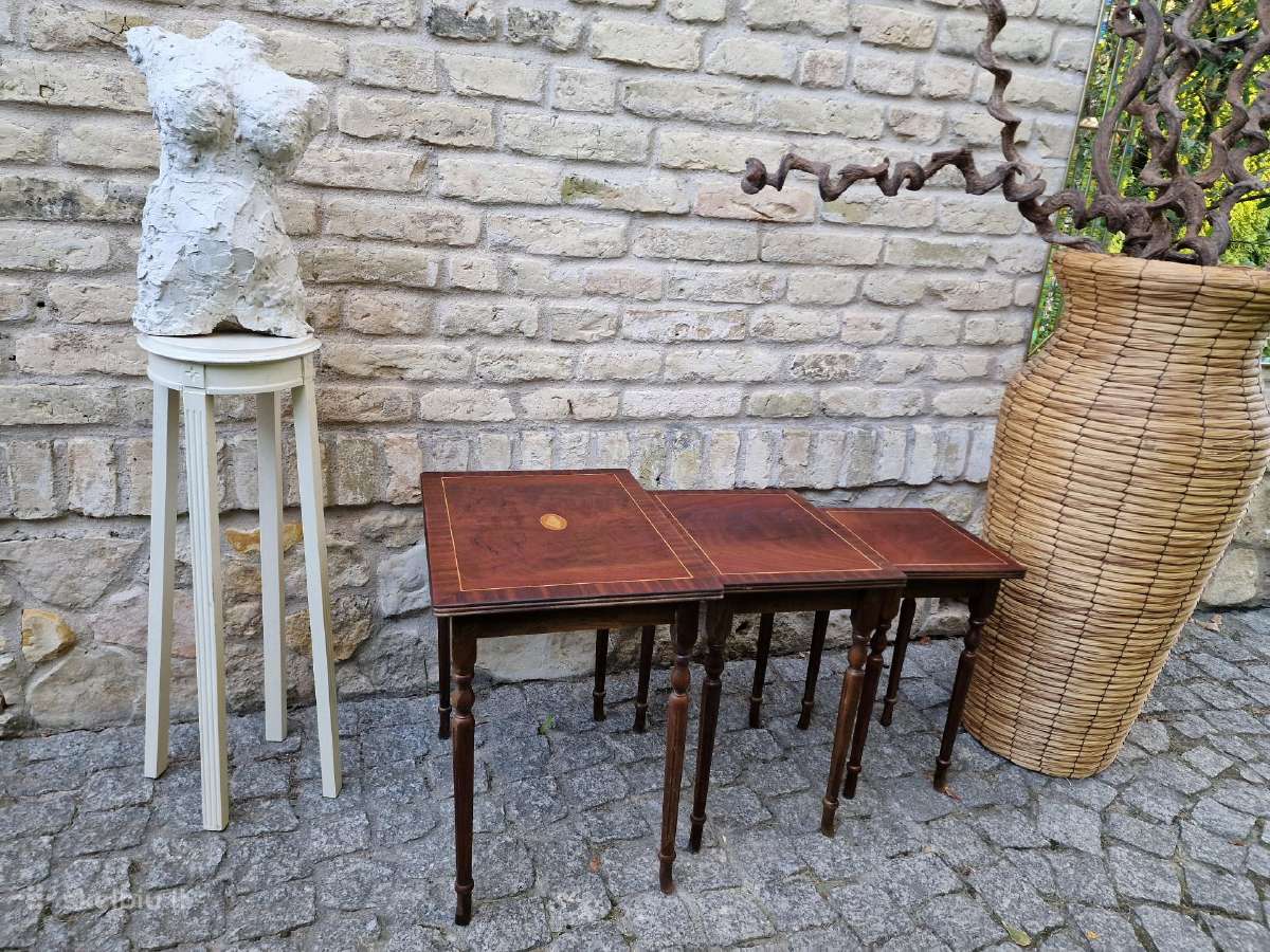 Vintažiniai mid century raudonmedžio staliukai - nuotraukos Nr. 22
