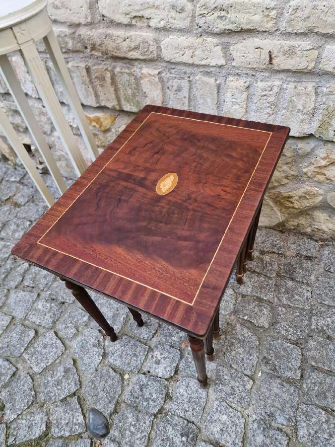 Vintažiniai mid century raudonmedžio staliukai - nuotraukos Nr. 26