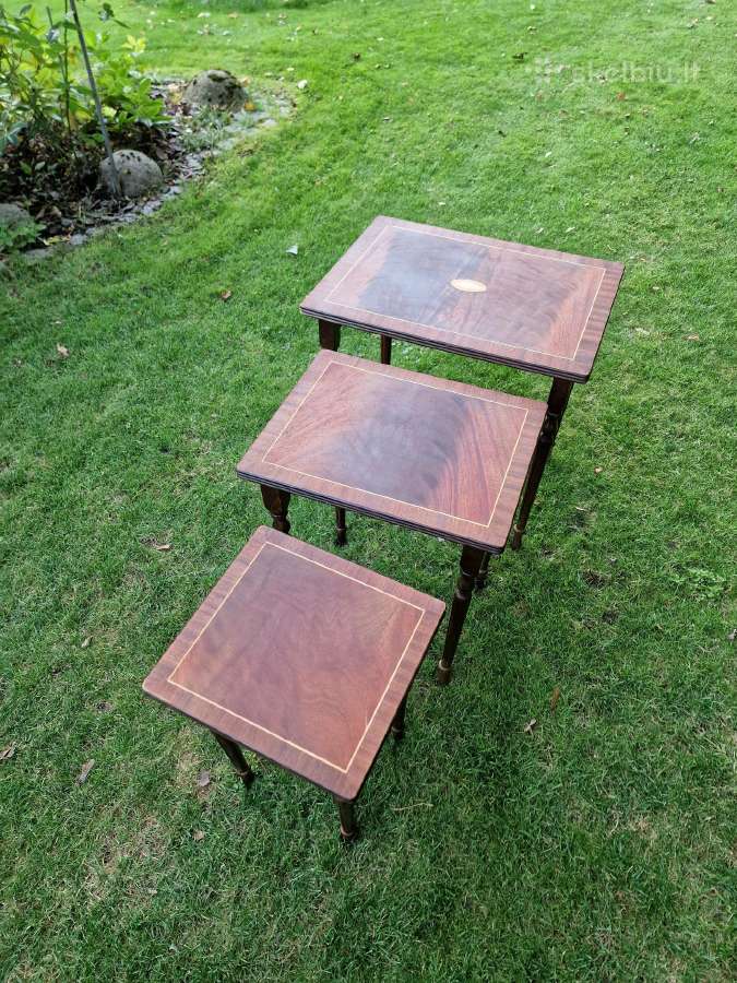 Vintažiniai mid century raudonmedžio staliukai - nuotraukos Nr. 33