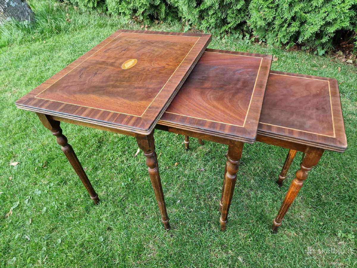 Vintažiniai mid century raudonmedžio staliukai - nuotraukos Nr. 34