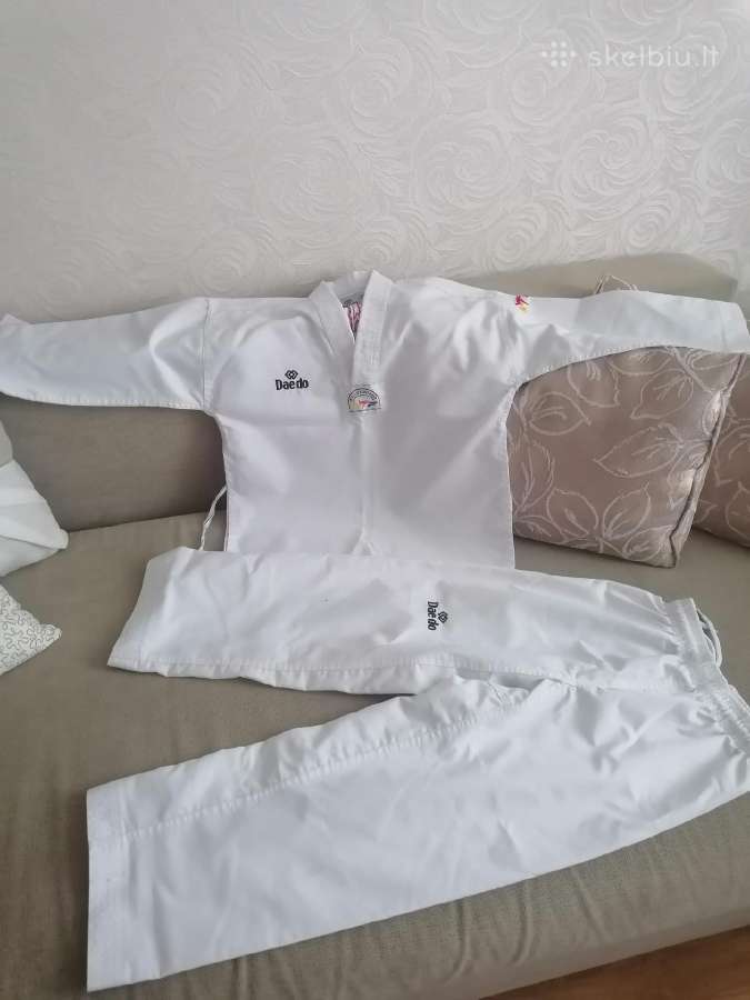 Naujas taekwandoo kostiumas
