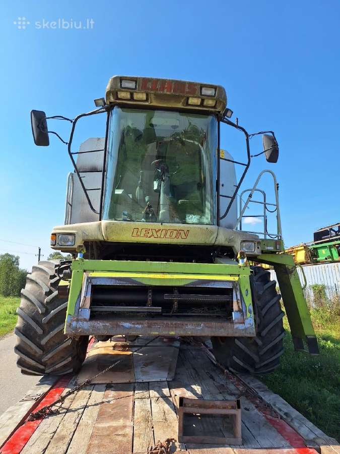 Kombainas Claas Lexion 460 ardomas dalimis